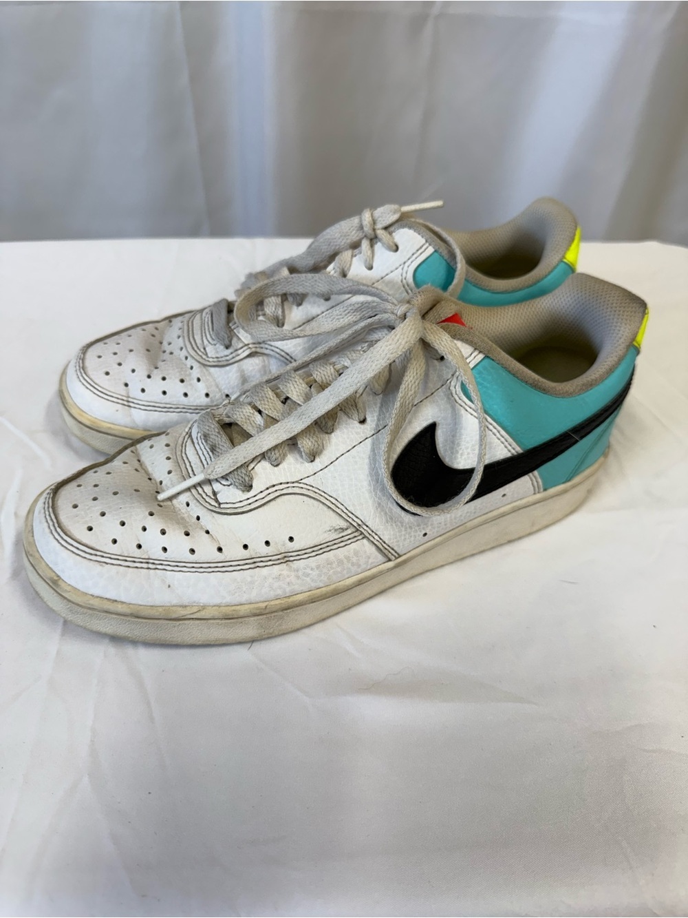 Nike court vision low women’s 8.5 white multicolor sneaker lace up leather